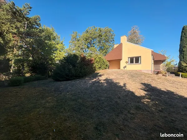 Maison d'architecte dans un écrin de verdure