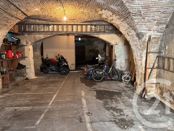 Parking 101 m²