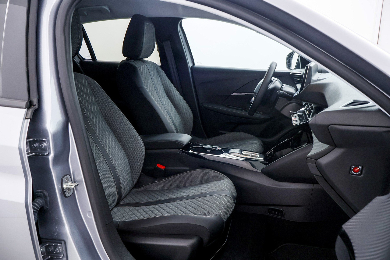 Peugeot 208 — photo 14