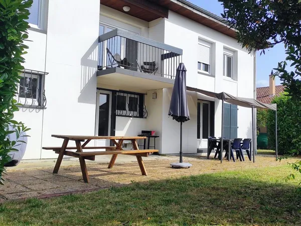 Chambre dans maison en colocation avec jardin , parking, prox IUT, ESPE ESML