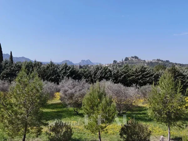 Eygalières - Propriété avec vue à rénover