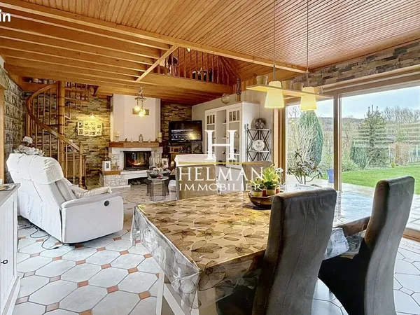 Maison 8 pièces 218 m²