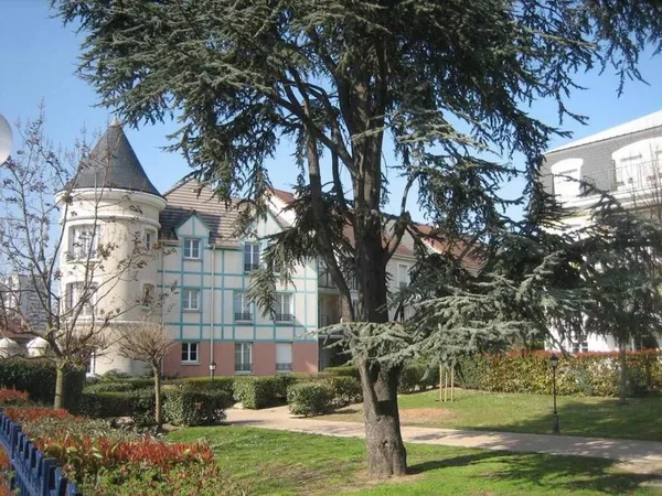 SAINT-GRATIEN Centre Ville