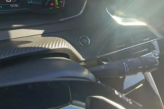 Peugeot 208 electrique 50 kwh 136ch — photo 21