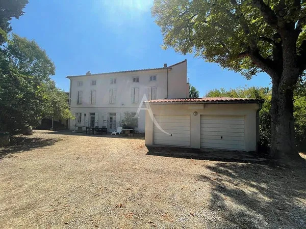 Maison 12 pièces 402 m²