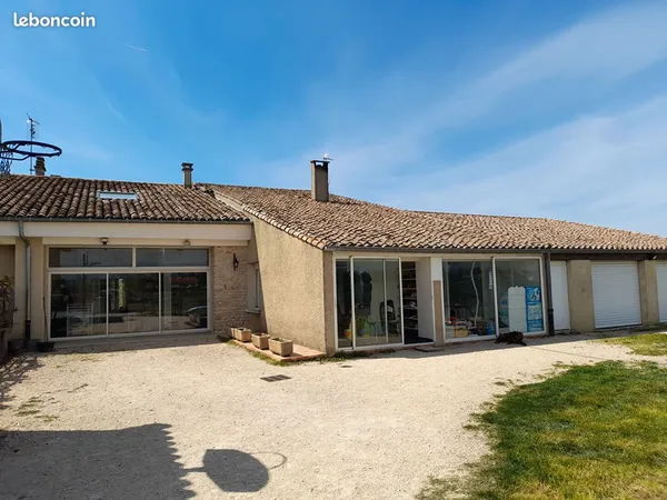 Maison 10 pièces 260 m²