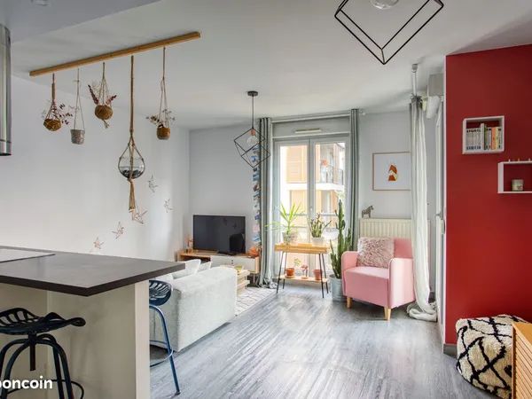T2 lumineux avec balcon plein sud et vue sur les arbres
