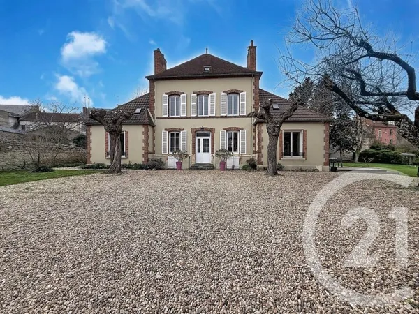 Maison 10 pièces 220 m²