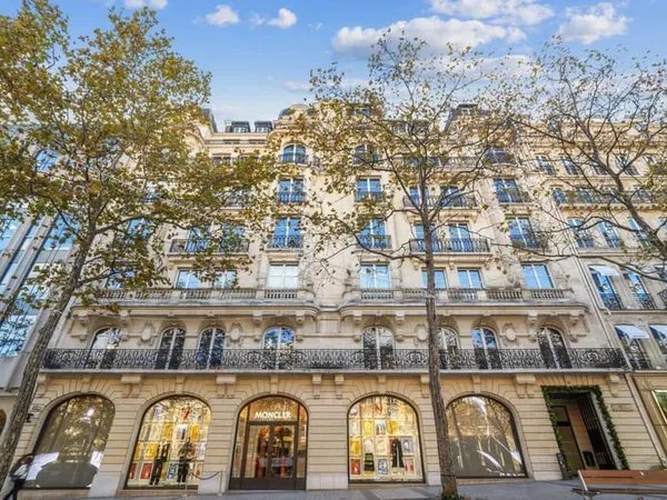 Bureaux 908 m²