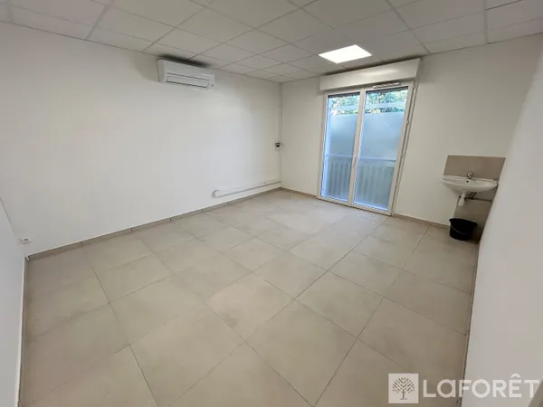 Local 14 m²