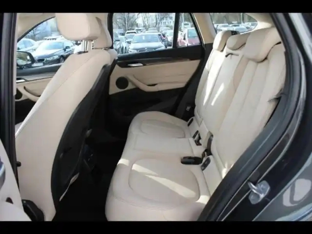 Bmw X1 sdrive18da 150ch xline euro6c — photo 5