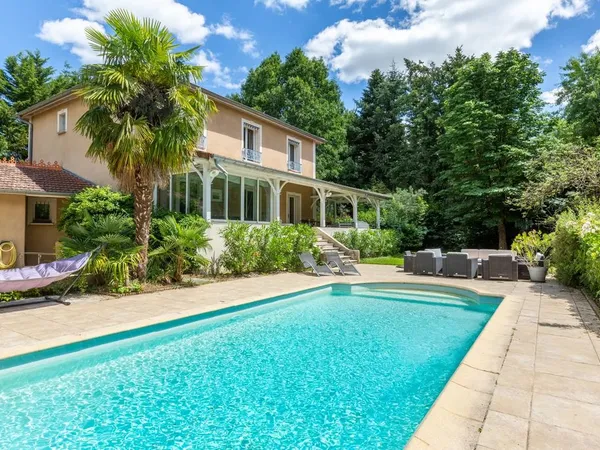Villa 10 pièces 280 m²