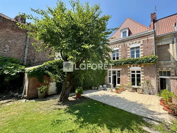 Maison 7 pièces 260 m²