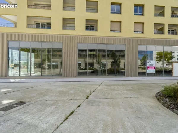 Local commercial 145 m²