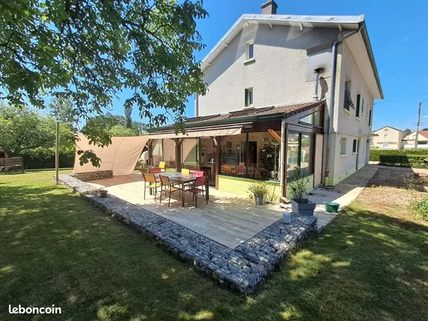 Maison 8 pièces 258 m²