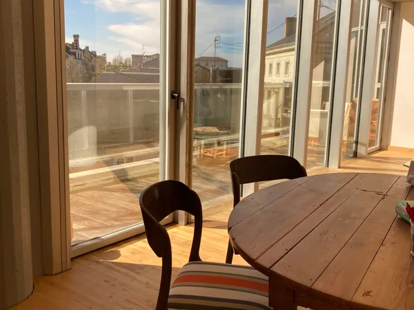 Bel appartement avec terrasse et parking en centre ville - location au mois