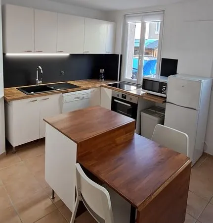 Appartement dans maison mitoyenne - meublé/équipé - avec 1 place de parking