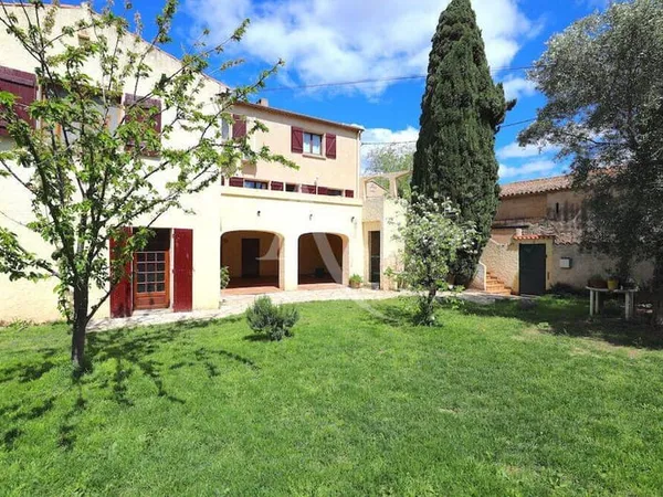 Maison 6 pièces 274 m²