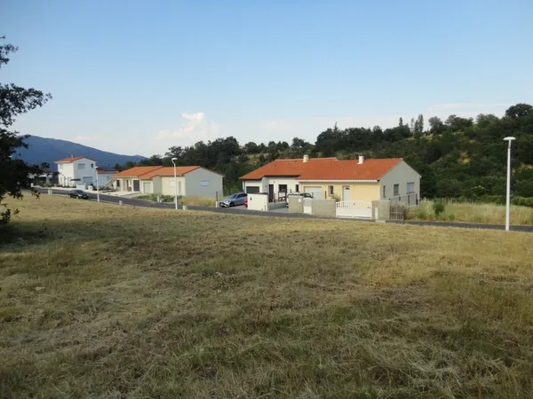Terrain 282 m²