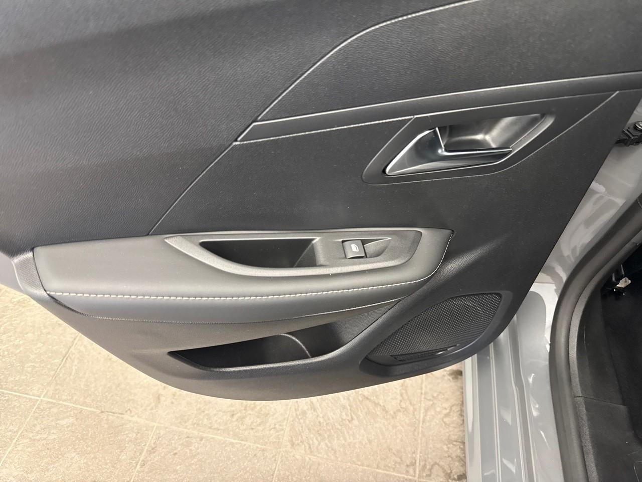 Peugeot 208 100 s&s bvm6 allure — photo 17