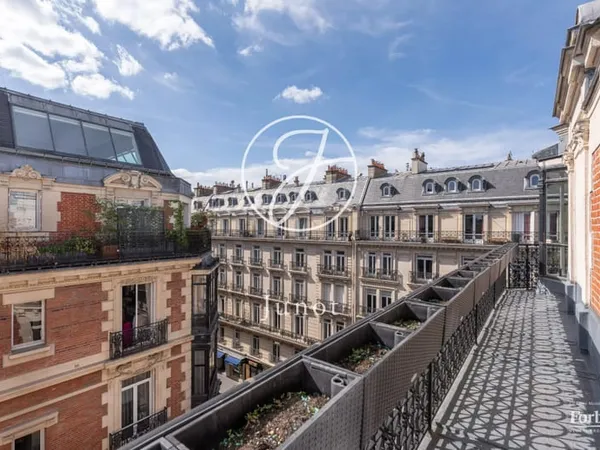 Paris 8e - TRIANGLE D'OR - Appartement - 3/4 chambres - Balcon - Climatisation