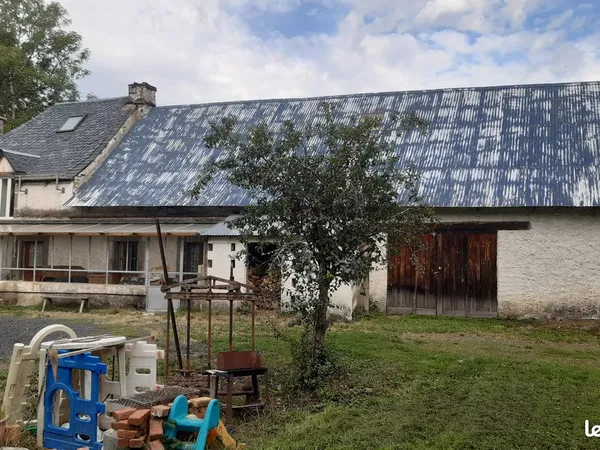 Maison au coeur de L'auvergne, entre Puy de Sancy, chaine des monts Dore et Puy Mary et la chaine du