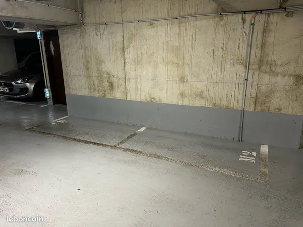 Places de parking moto/scooter à louer