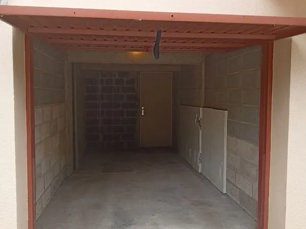 Garage / box fermé sécurisé en RDC Jouvenet