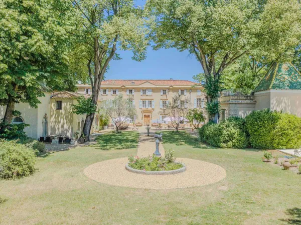 Propriété 45 pièces 1300 m²