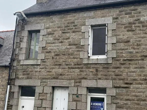 Immeuble de 3 appartement rénové à Ploumagoar