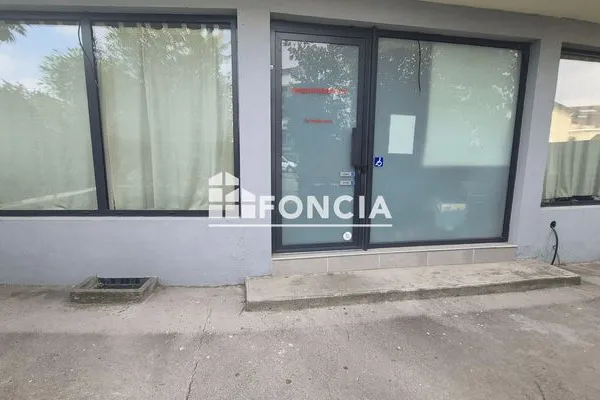Local professionnel 66 m²