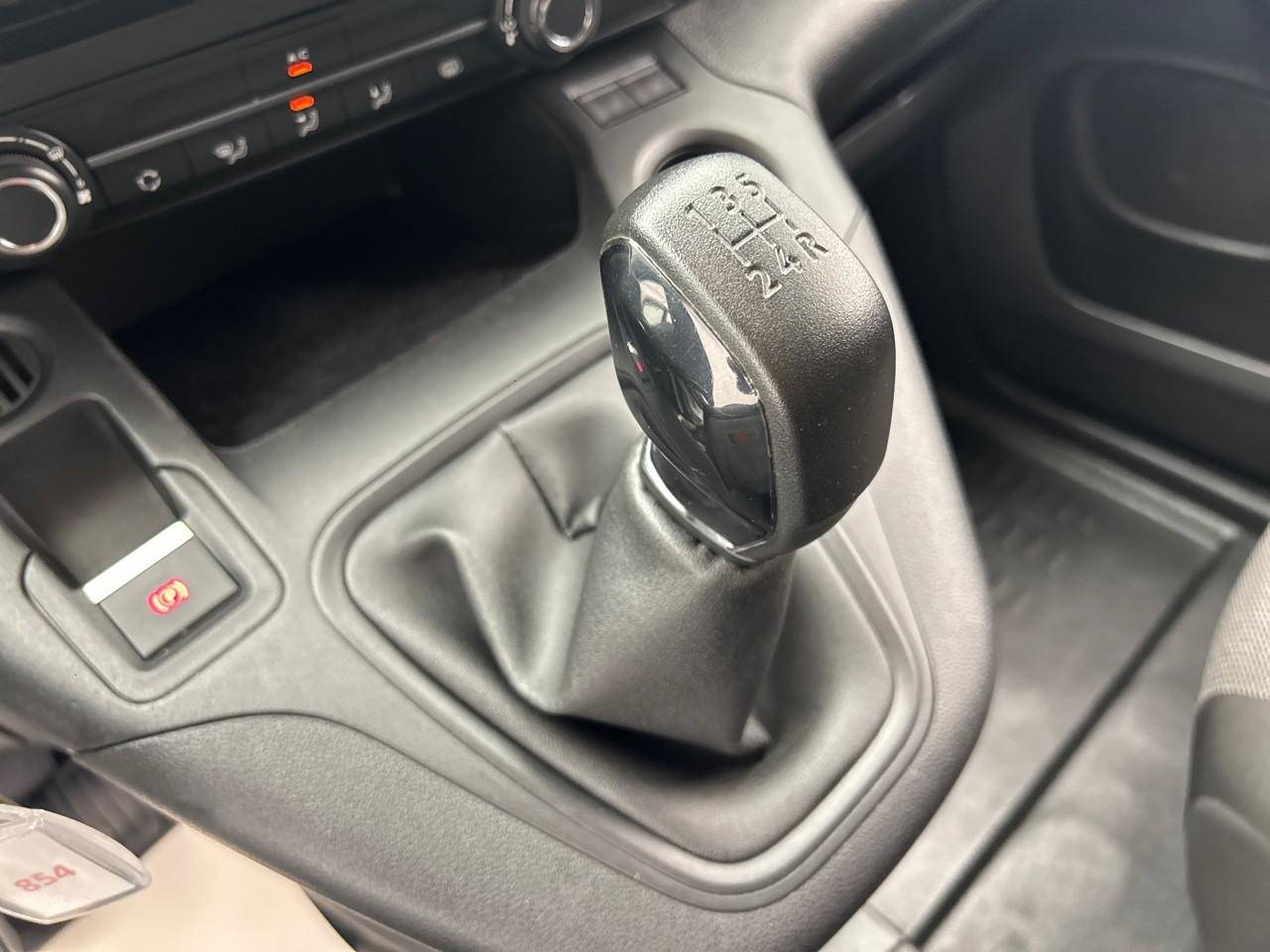 Peugeot Partner fourgon standard 650 kg bluehdi 75 bvm5 premium — photo 17