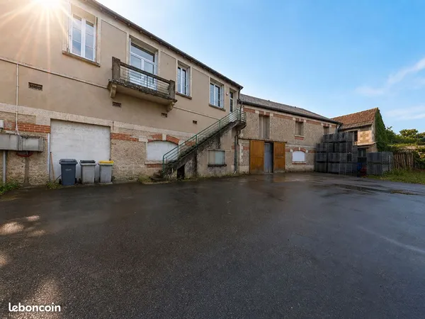 Parking/box 900 m² MONTLOUIS SUR LOIRE