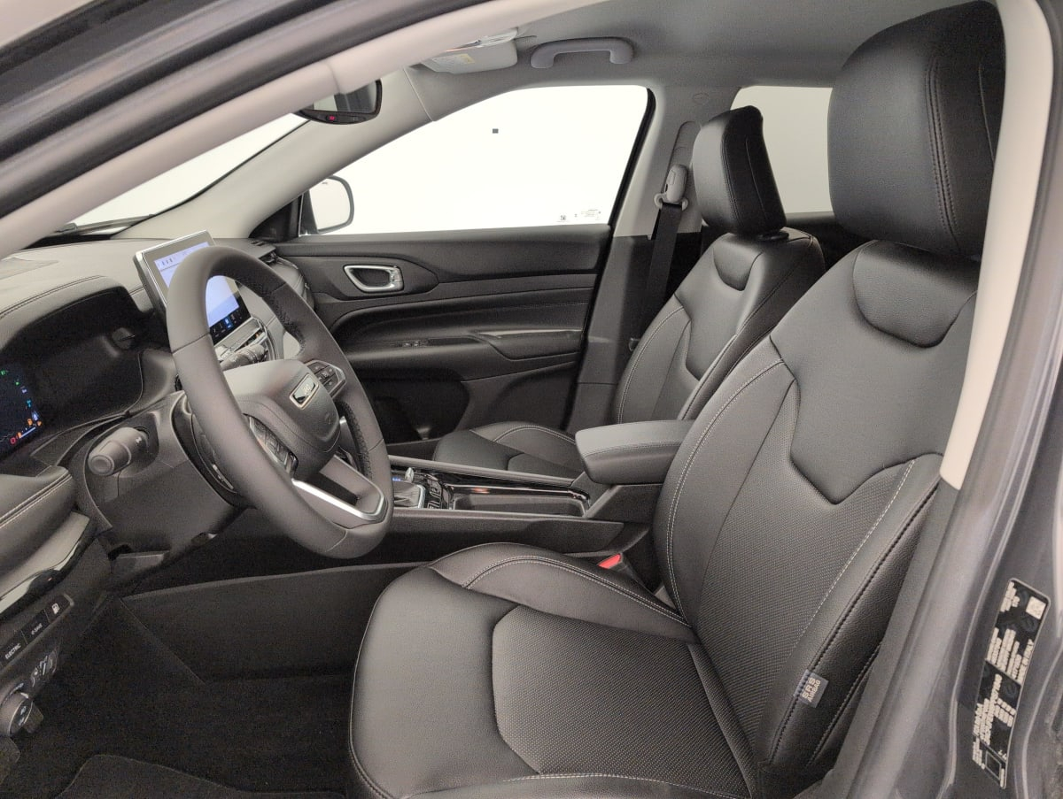 Jeep Compass — photo 17