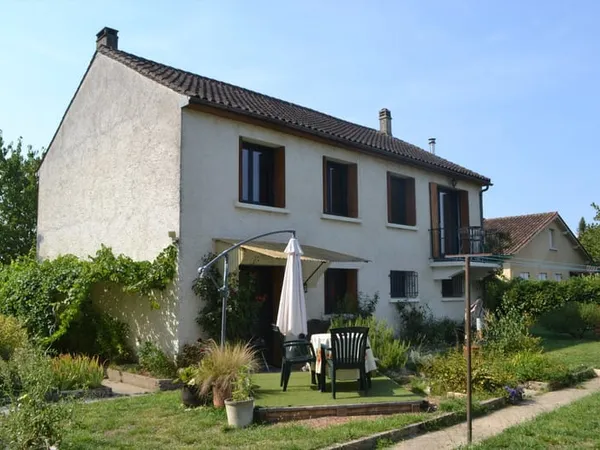 Maison de village à proximité immédiate des commerces