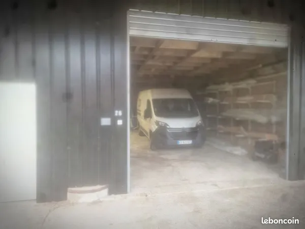 Local d’activité et entrepôt Location Crèvecœur-le-Grand  95m² 600€