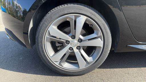 Peugeot 308 1.2 PureTech 130 EAT8 - GT – 2021 – 74274 km – Essence – Boîte Automatique — photo 40