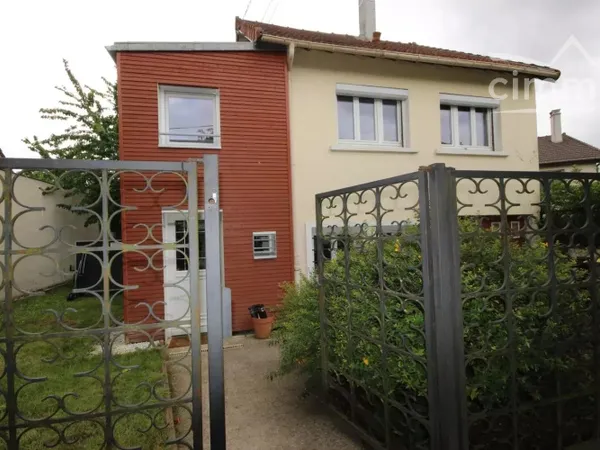 A vendre maison de  4 pieces a Gournay sur Mar'ne