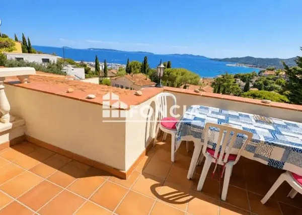 Le lavandou - type 2p avec terrasse, vue mer panoramique, parking et deux caves