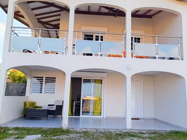 T3 meublé - Rez-de-jardin- Le Gosier - Calme - 80 m² - Proche plage & transports