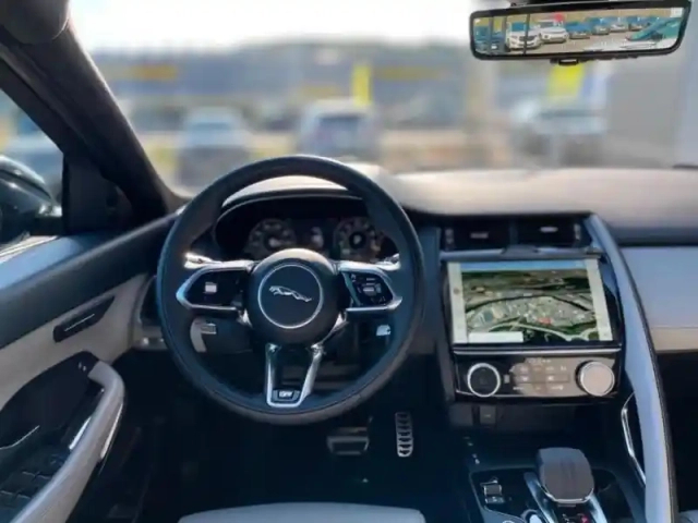 Jaguar E-Pace p300e phev r-dynamic hse bva awd — photo 8
