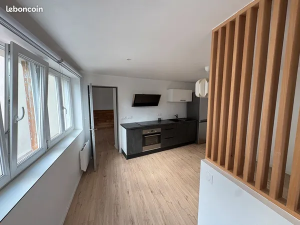 Appartement de 2 pièces avec place de stationnement et cave