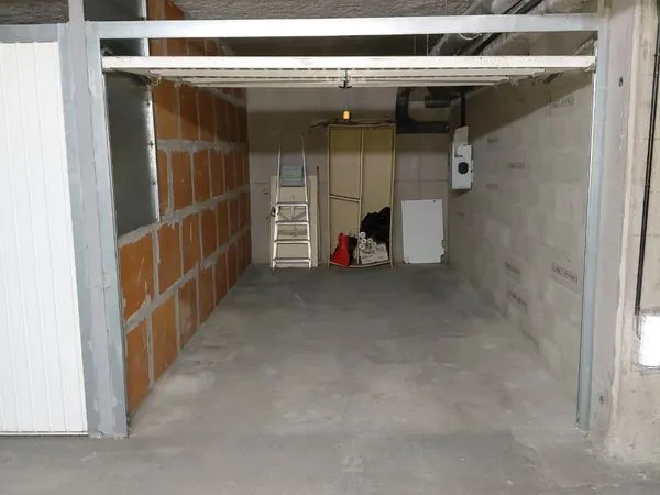 Colomiers centre , loue Box avec borne de recharge 7 KW