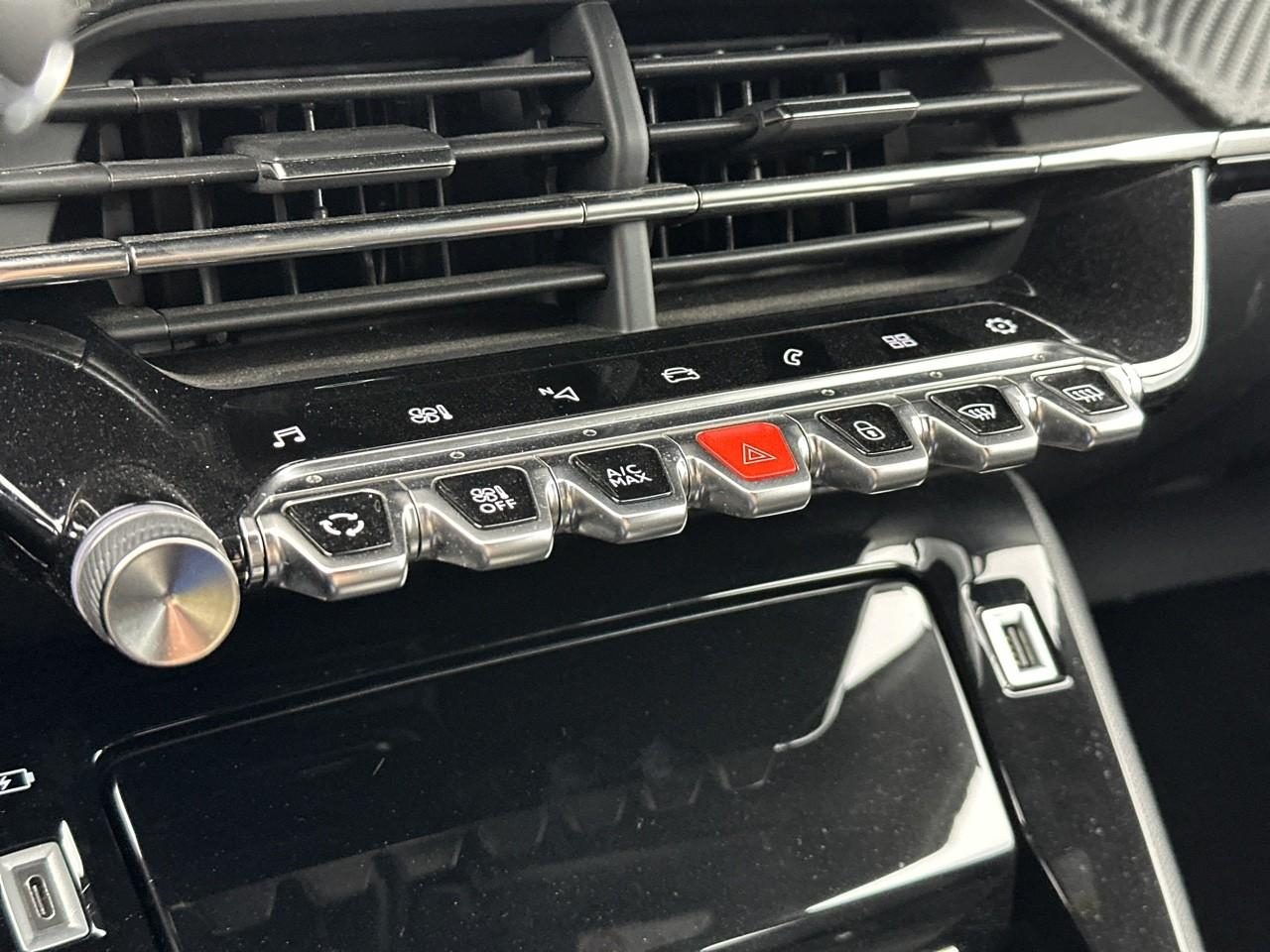 Peugeot 2008 puretech 130 s&s eat8 gt pack — photo 28