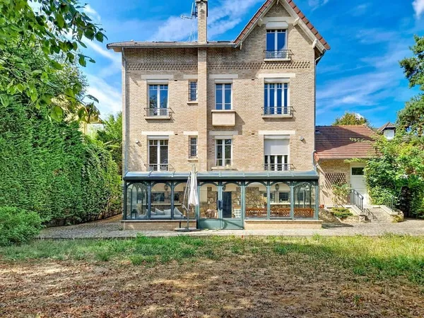 Maison 9 pièces 252 m²