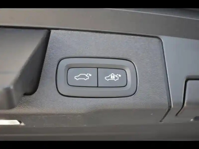 Volvo Xc60 t6 hybride rechargeable 350ch black edition geartronic 8 awd — photo 11