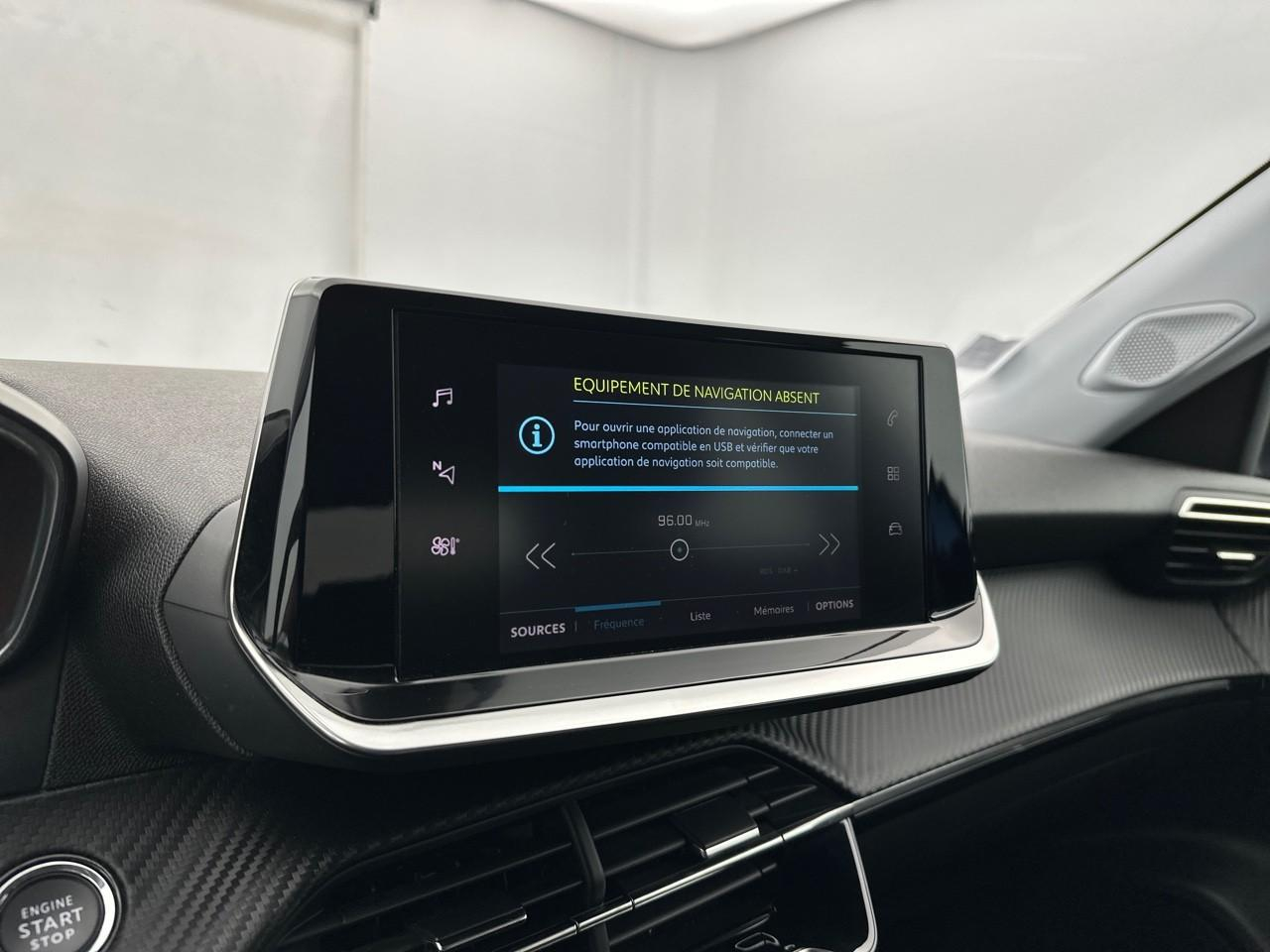 Peugeot 2008 electrique 136 ch style — photo 10