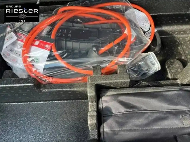 Peugeot 408 phev 225 e-eat8 — photo 11