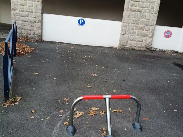 Place de stationnement extérieure