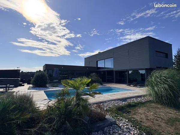 Maison d'architecte contemporaine 224 m² - Piscine & Terrain 3 400 m² - NAVES (Proche Tulle)